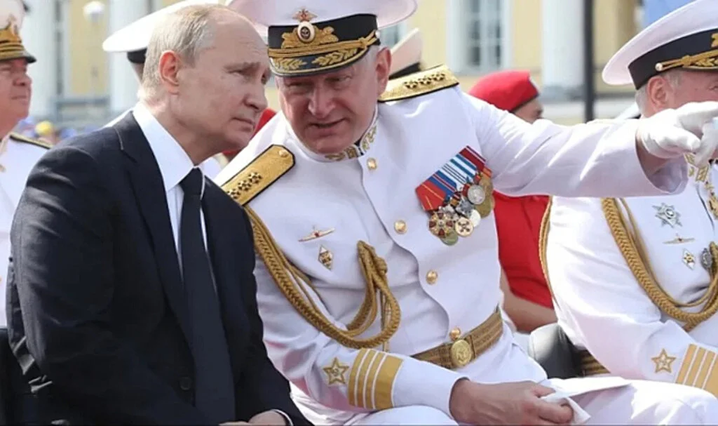 Ukrayna'nın Saldırıları Sonrasında Putin, Donanma Şefini Görevden Aldı