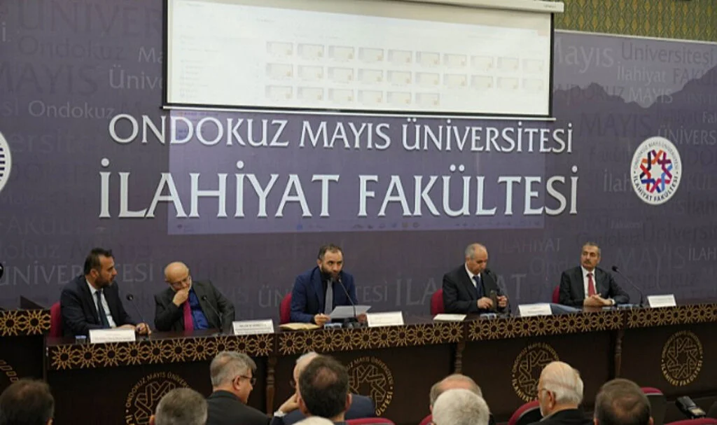 Üniversite öğrencileri Kur’an-ı Kerimi en güzel okumak için yarıştı