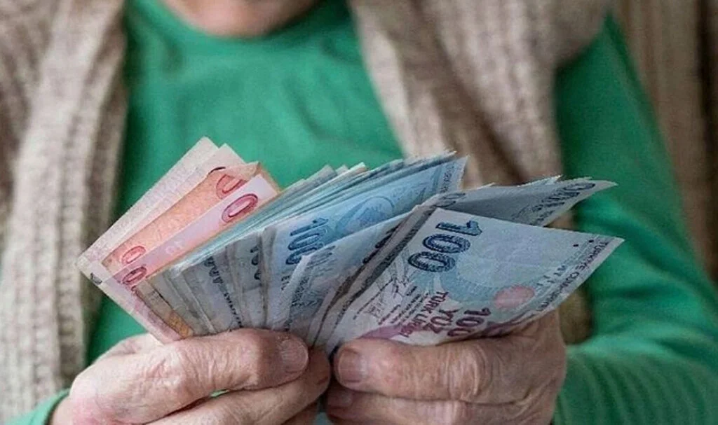 Yaşlı ve Engelli Aylıkları Hesaplara Yatırıldı