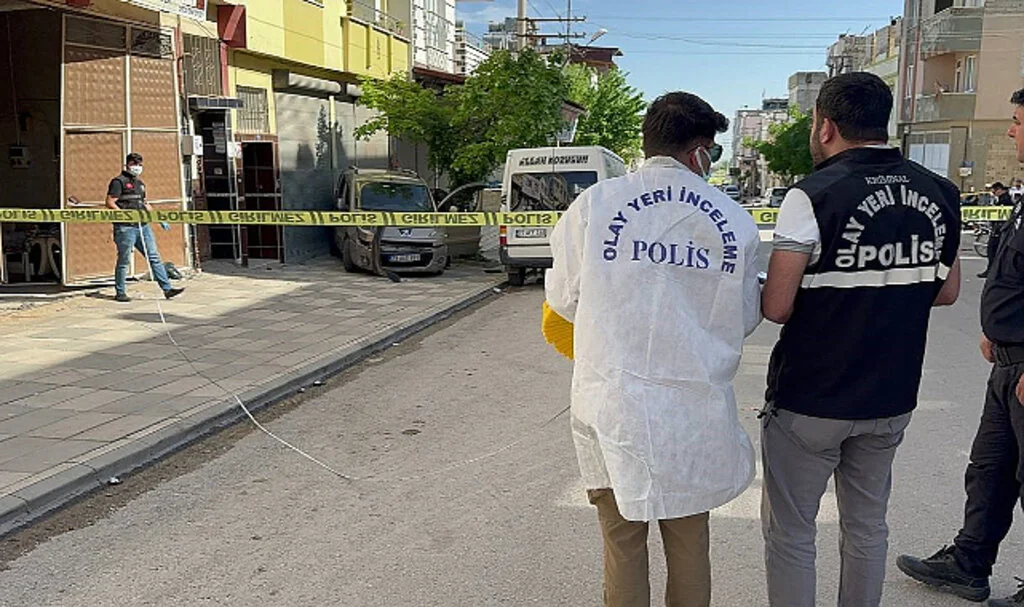 14 Yaşındaki Çocuğun Kullandığı Araç Yayalara Çarptı: 1 Ölü, 2 Yaralı