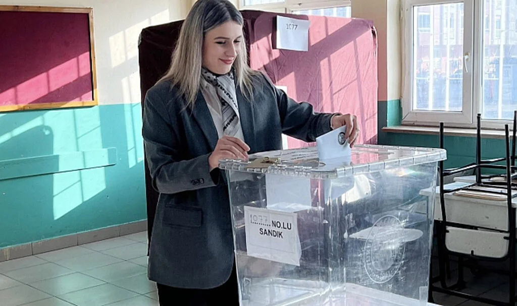 19 Mayıs İlçesinin İlk Kadın Muhtarı: Kübra Fermanlı Engizli Zaferini Kutluyor