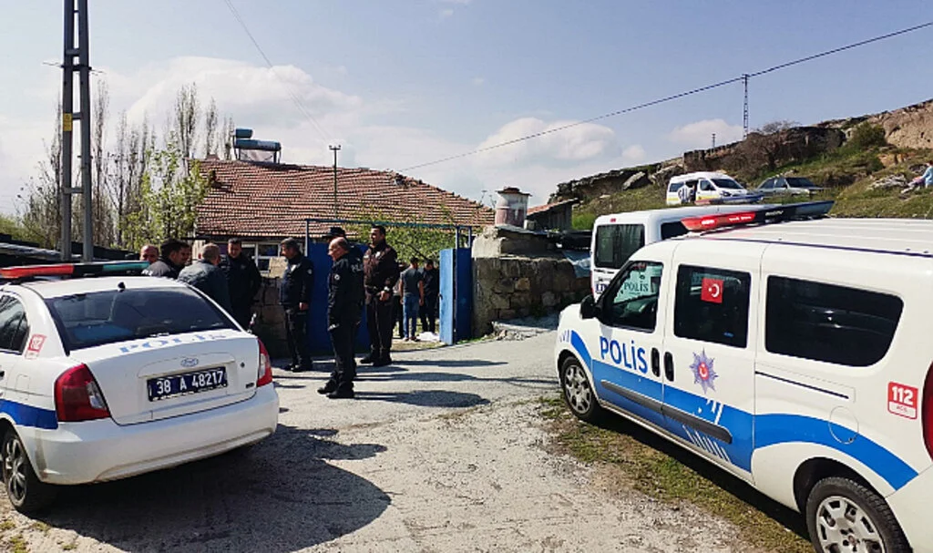 2 Genç Evde Ölü Bulundu