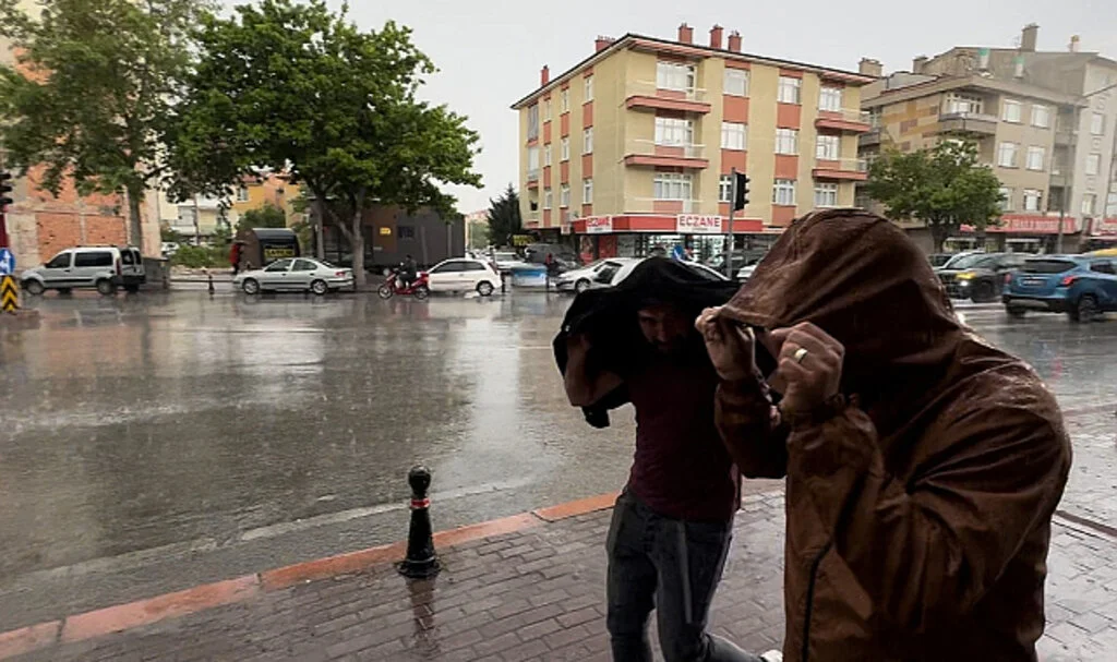 28 İl İçin Meteoroloji'den Uyarı! Şiddetli Sağanak Yağış Bekleniyor