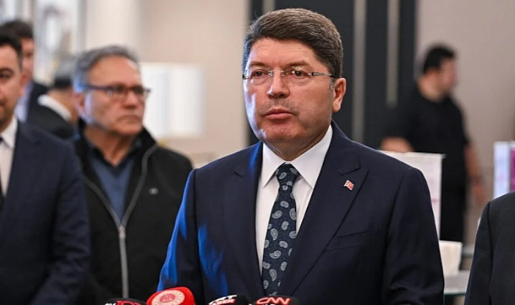 Adalet Bakanı, Kayyum Konusunda Uyardı: "Aynı Yolu İzlerse Aynı Muameleyle Karşılaşır"