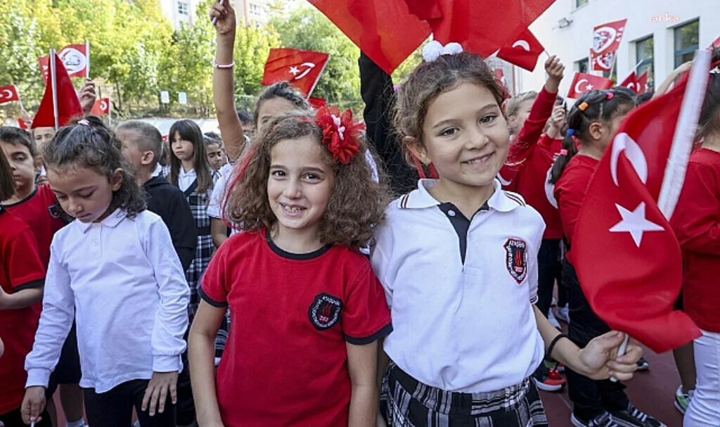 Aile ve Sosyal Hizmetler Bakanlığı İlk Kez "Çocuk Zirvesi" Düzenliyor
