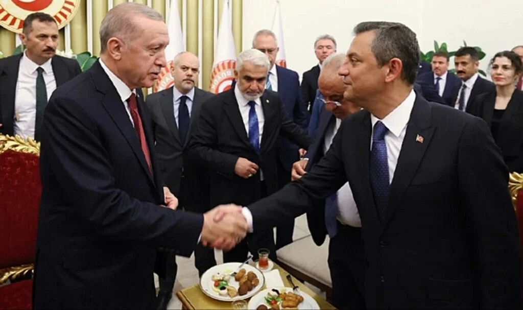 AK Parti'den Erdoğan-Özel Görüşmesiyle İlgili Açıklama: En Önemli Gündem Maddesi Ekonomi Olacak