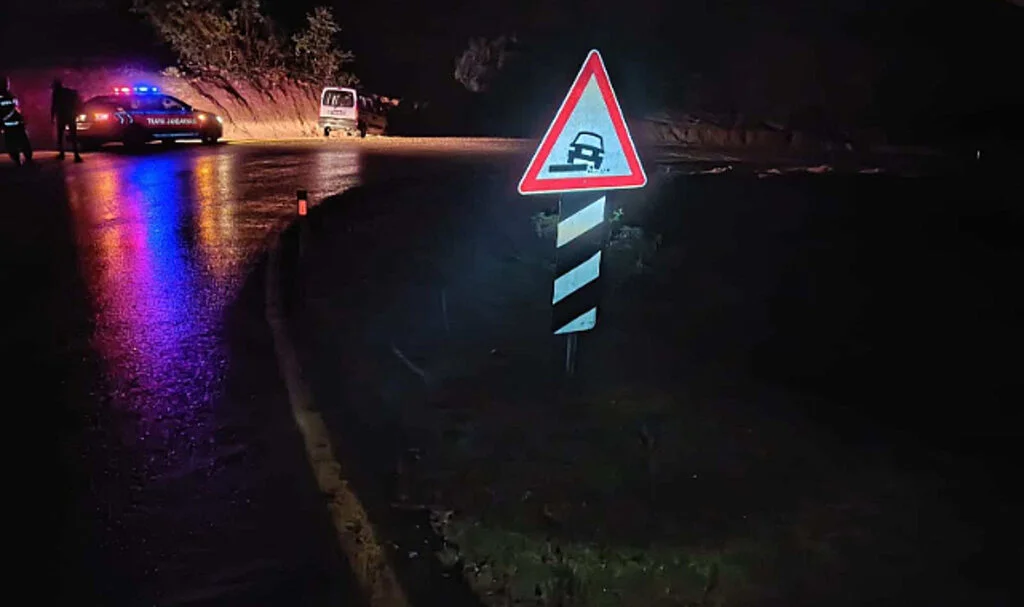 Amasya'da Hafif Ticari Araç Kaza Yaptı: 4 Yaralı