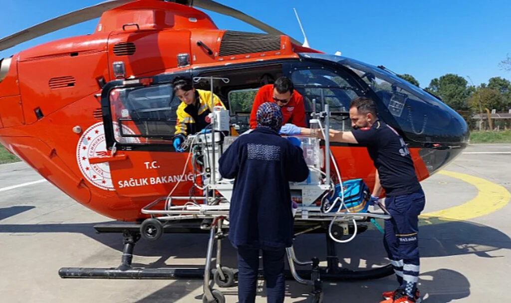 Ambulans Helikopter, Yeni Doğan Bebek İçin Zamanla Yarıştı: Hayat Kurtarıcı Müdahale