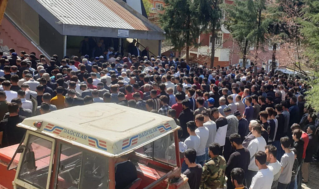 Ankara'da İstinat Duvarı Çökmesinde Ölen İşçi Vezirköprü'de Son Yolculuğuna Uğurlandı