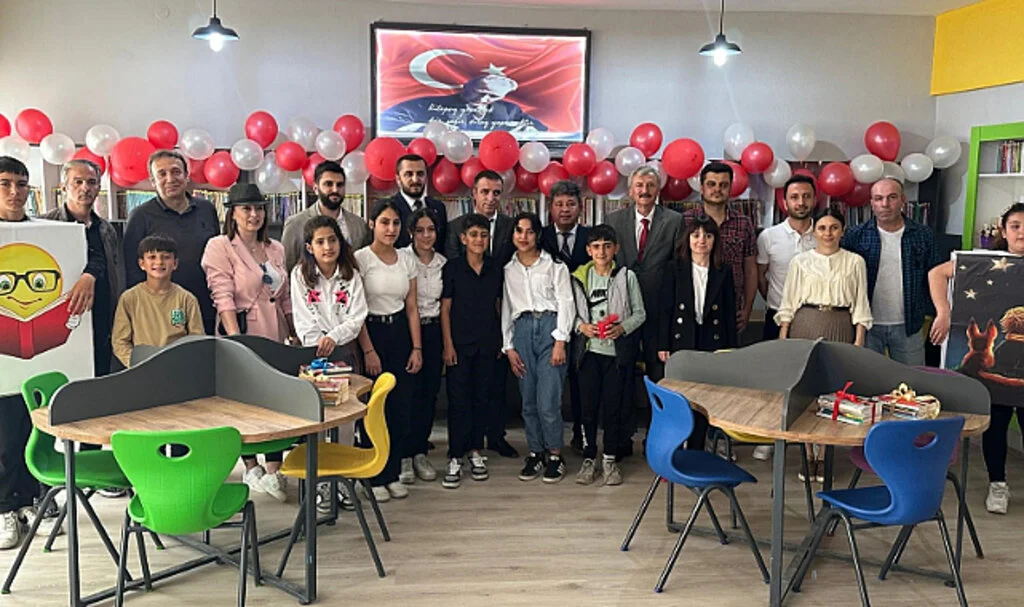 Bafra'da okula kütüphane