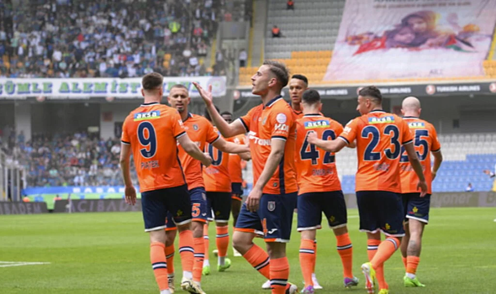 Başakşehir, Rizespor'u iki golle geçti