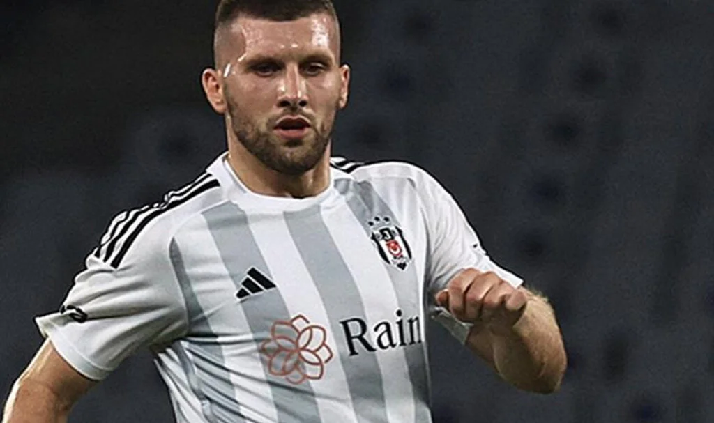 Beşiktaşlı Ante Rebic sezonu kapattı