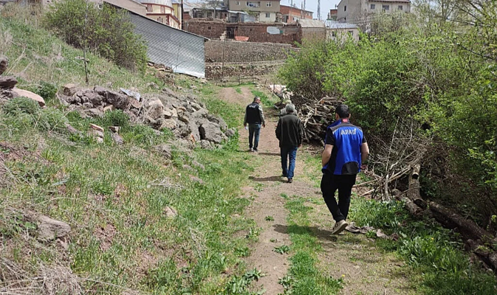 Bütün Köy Korku İçinde: Heyelan 10 Evde Hasara Yol Açtı
