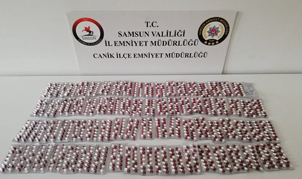 Canik'te Şüpheli Poşet! Bin 50 Sentetik Ecza Bulundu