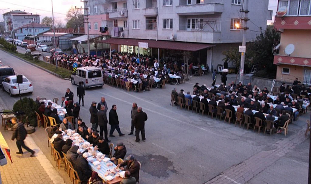 Çarşamba'da Gençler Geleneksel İftar Programı Düzenledi
