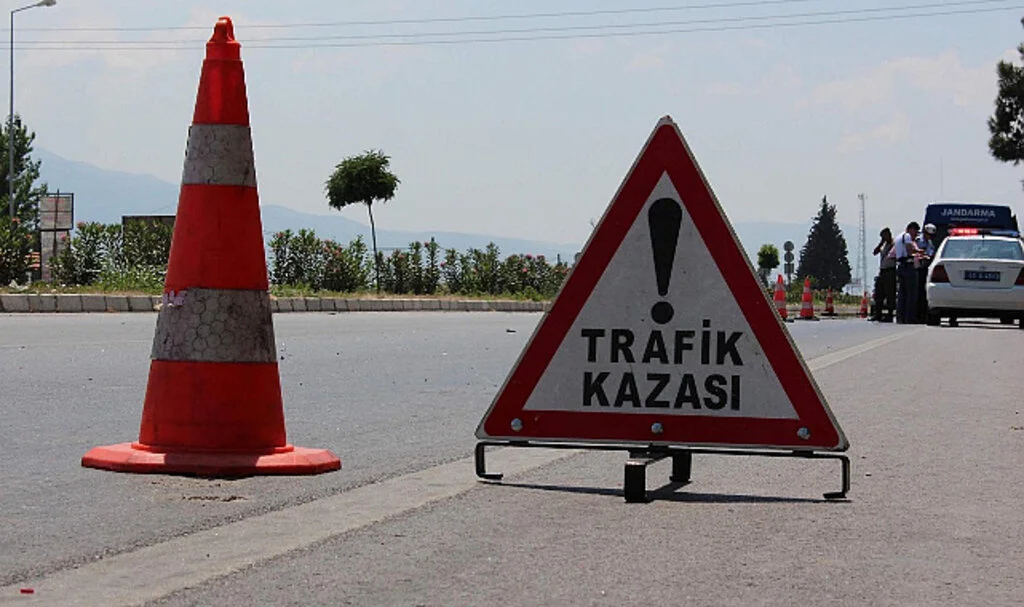 Çarşamba'da İki Otomobil Çarpıştı 4 Kişi Yaralandı