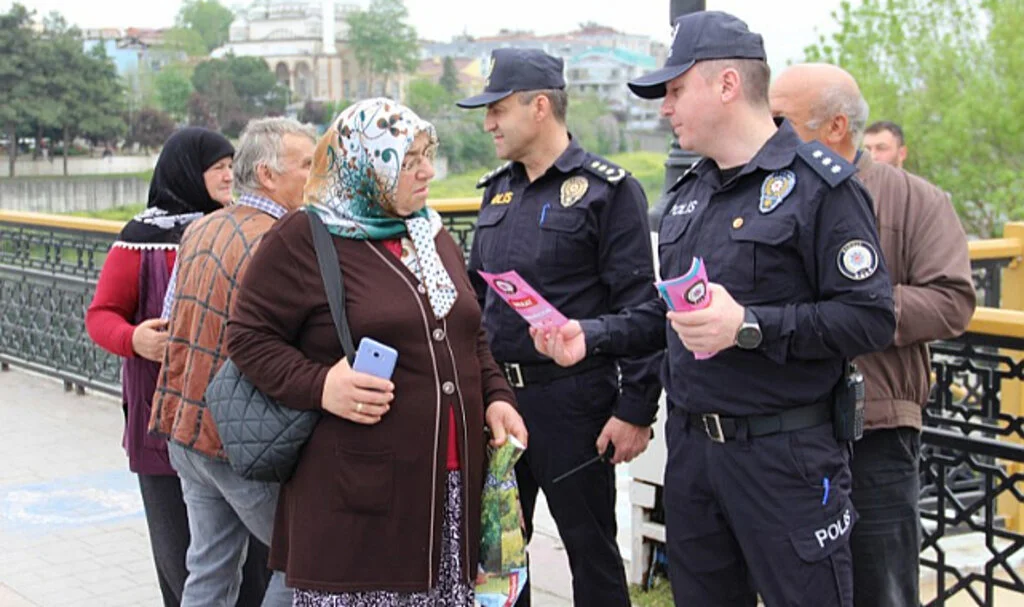 Çarşamba polisi dolandırıcılığa karşı uyardı