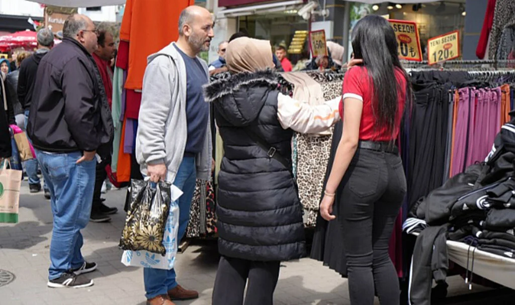 Çarşı pazarda bayram hareketliliği