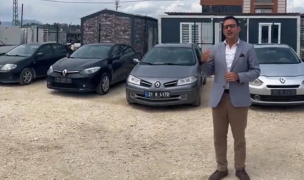 CHP'li başkan makam araçlarını satışa çıkardı