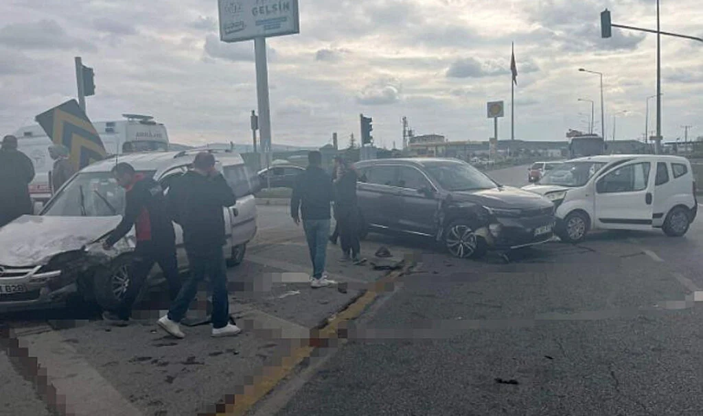 Çorum'da zincirleme trafik kazası! 5 yaralı