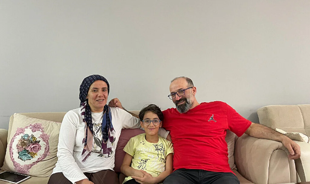 Depremzede Eren Eymen, Kerem Aktürkoğlu'ndan imzalı forma istiyor