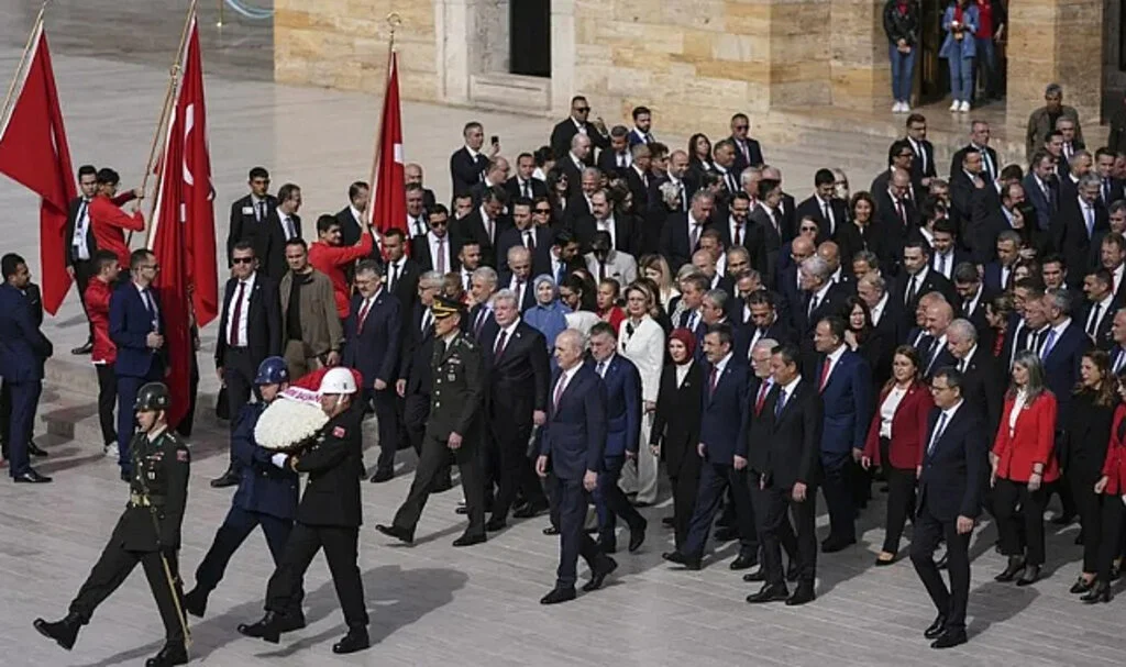 Devlet Erkanı Anıtkabir'de, TBMM 104 Yaşında: 23 Nisan Töreni Düzenlendi
