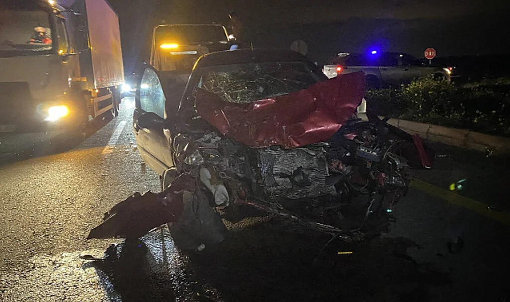 Diyarbakır'da iki araç çarpıştı! 3'ü çocuk 13 kişi yaralı