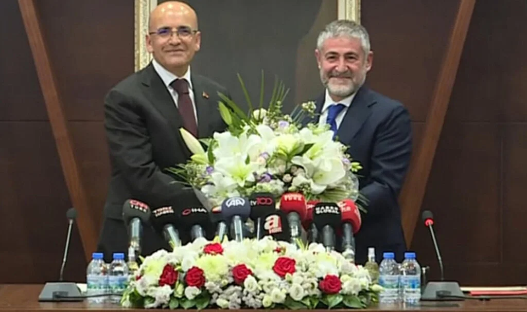 Ekonomide çifte kupa yarışı!