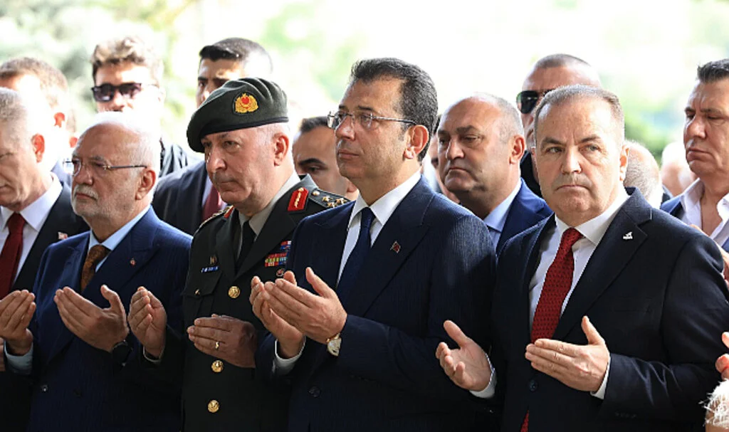 Ekrem İmamoğlu Özal'ı Anma Törenine Katıldı