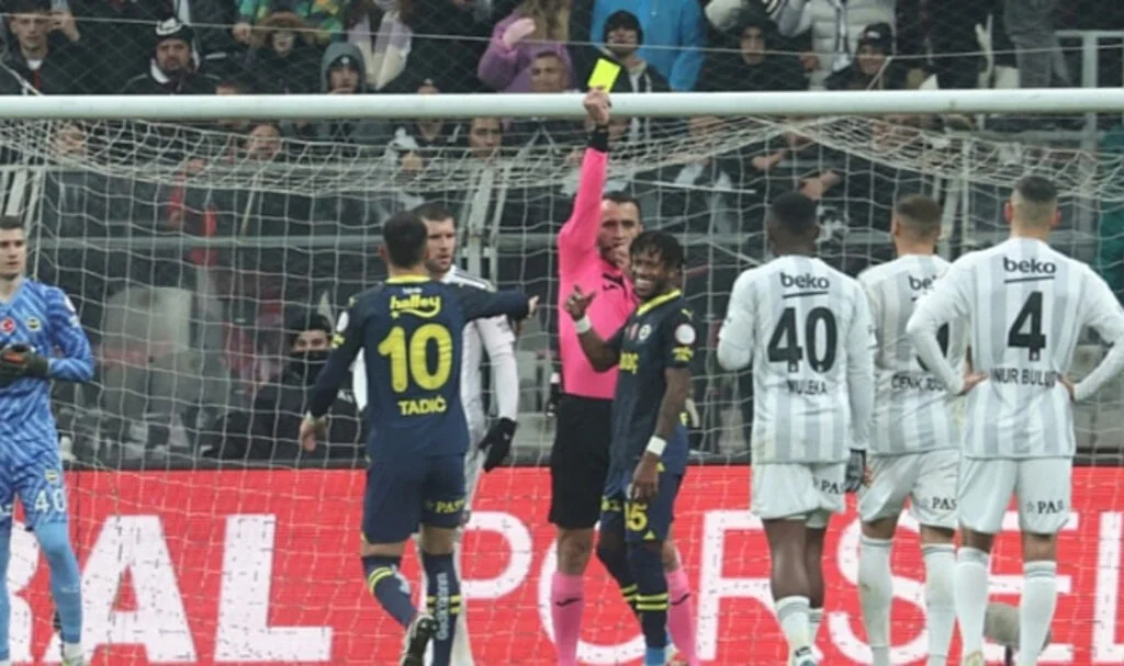 Fenerbahçe-Beşiktaş Derbilerinde Kartlar Havada: Son 29 Maçta 18 Kırmızı, 181 Sarı Kart