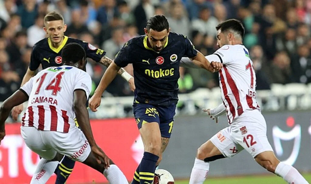 Fenerbahçe, Sivasspor deplasmanından 1 puanla döndü