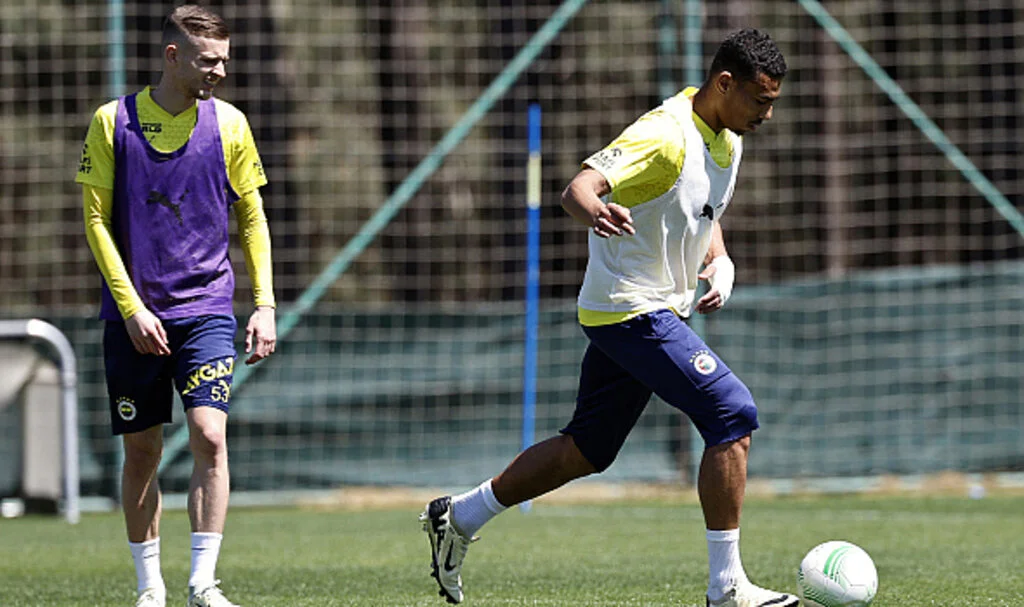 Fenerbahçe'ye Avrupa maçı öncesi sevindiren haber! Sahalara döndüler...