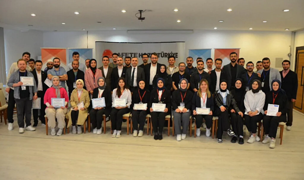 Genç Memur Sen üyelerine afet eğitimi 