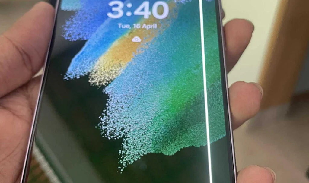 Güncelleme Yaramadı: Bazı Samsung Telefonların Ekranında "Yeşil Çizgi" Sorunu Ortaya Çıktı