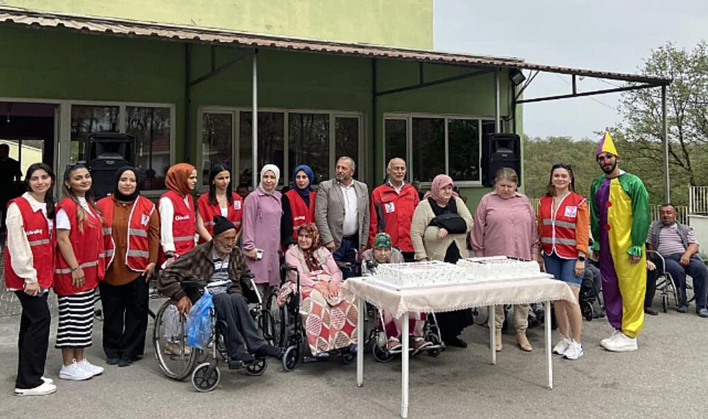 Havza Bakım Merkezinde Nisan Doğumlu Yaşlılar Toplu Kutlama Yaptı