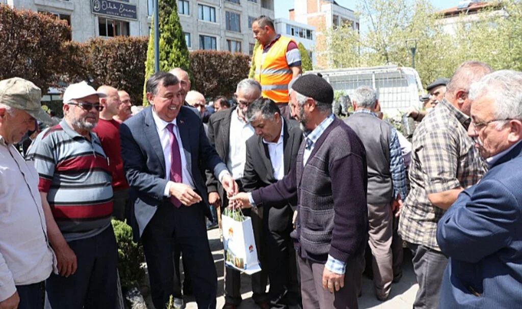 Havza Belediyesi Vatandaşlara 1500 Fidan Dağıttı