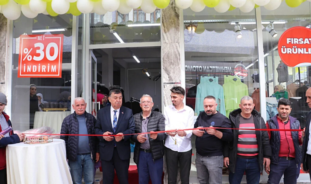 Havza'da şehit ailesi tekstil mağazası açtı