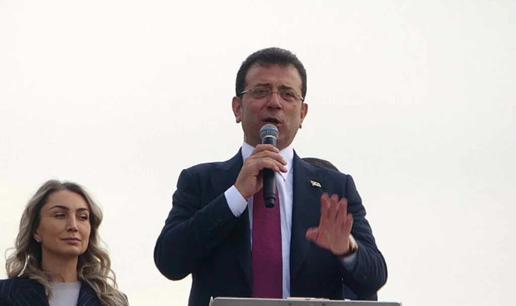 İBB Başkanı Ekrem İmamoğlu, mazbatasını aldı