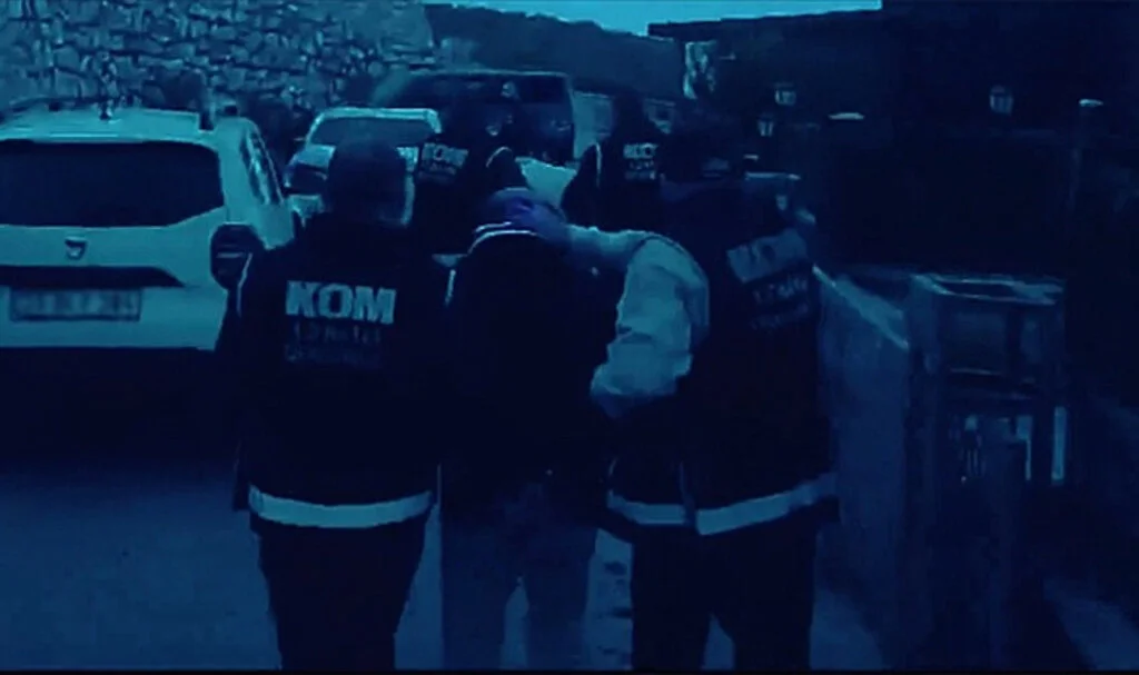 İçişleri Bakanı Yerlikaya: "Çember-16" Operasyonlarında 2 Bin 66 Firari Yakalandı
