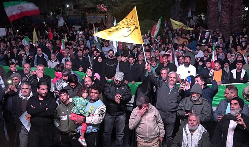 İsrail Saldırısı Tahran’da Coşkuyla Kutlandı
