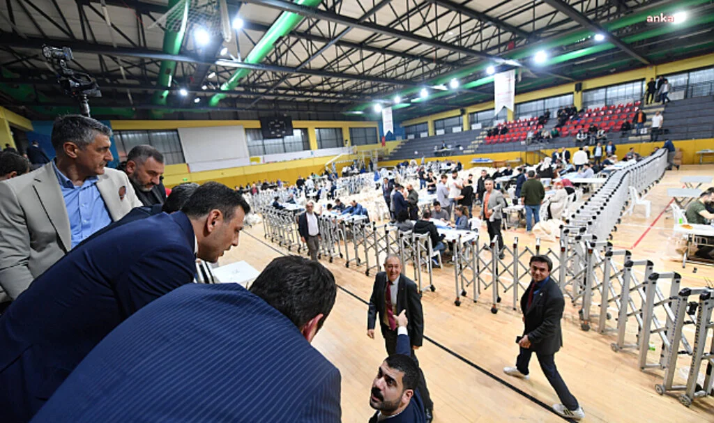 İstanbul'da CHP'li 12 Başkan Mazbatasını Aldı, 8'i Bugün, 3'ü Yarın Alacak, 3 İlçede Süreç Devam Ediyor