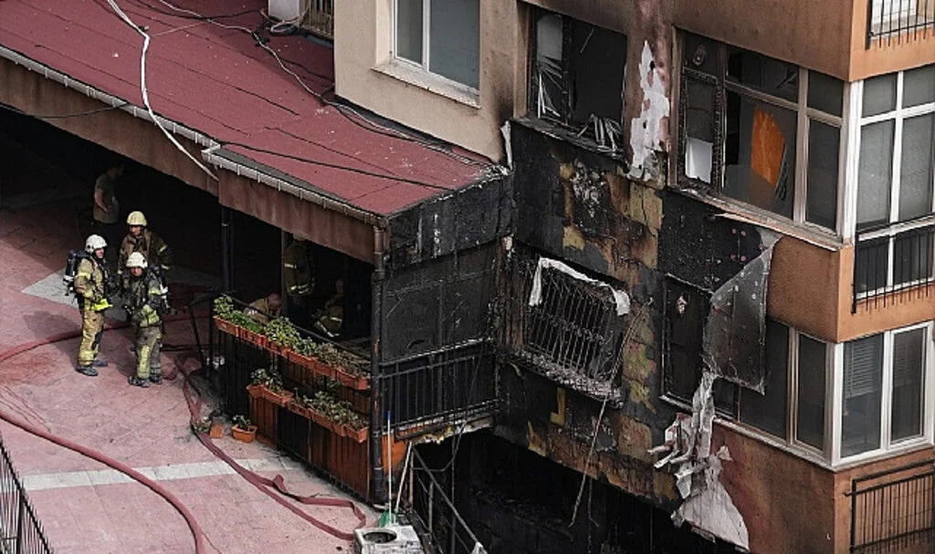 İstanbul'da Gece Kulübündeki Yangında Ölenlerin Sayısı 27'ye Yükseldi