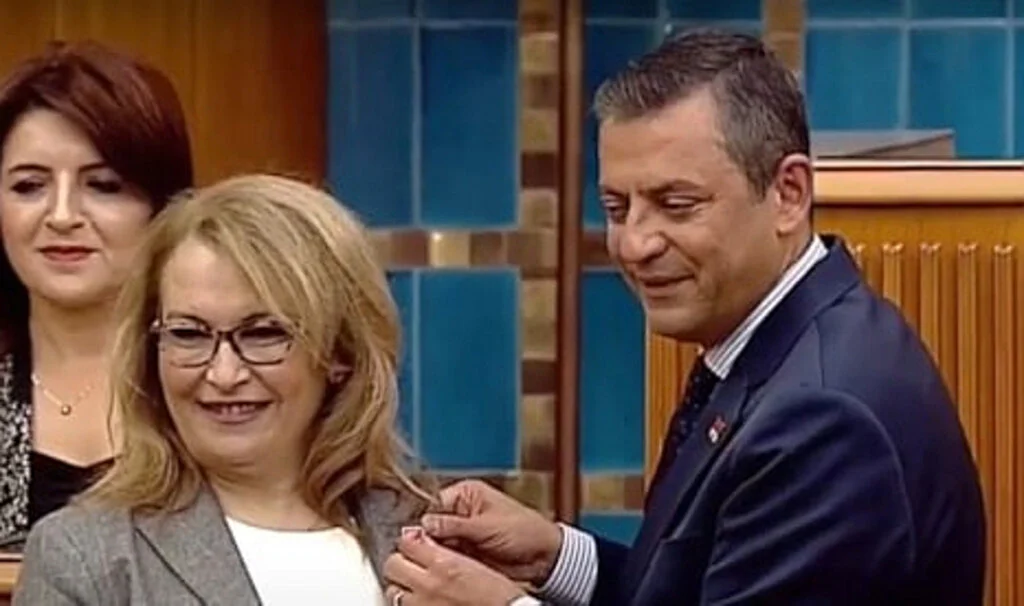 İYİ Parti'den Ayrılan Ayşe Sibel Yanıkömeroğlu, CHP'ye Katıldı
