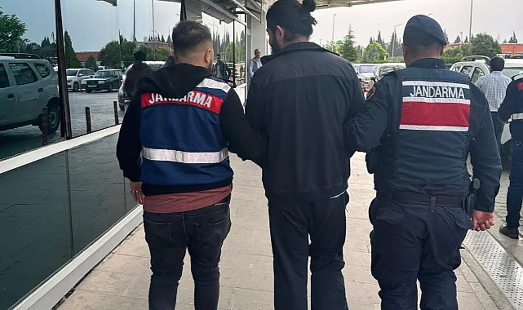 İzmir'de IŞİD Operasyonu: 11 Gözaltı