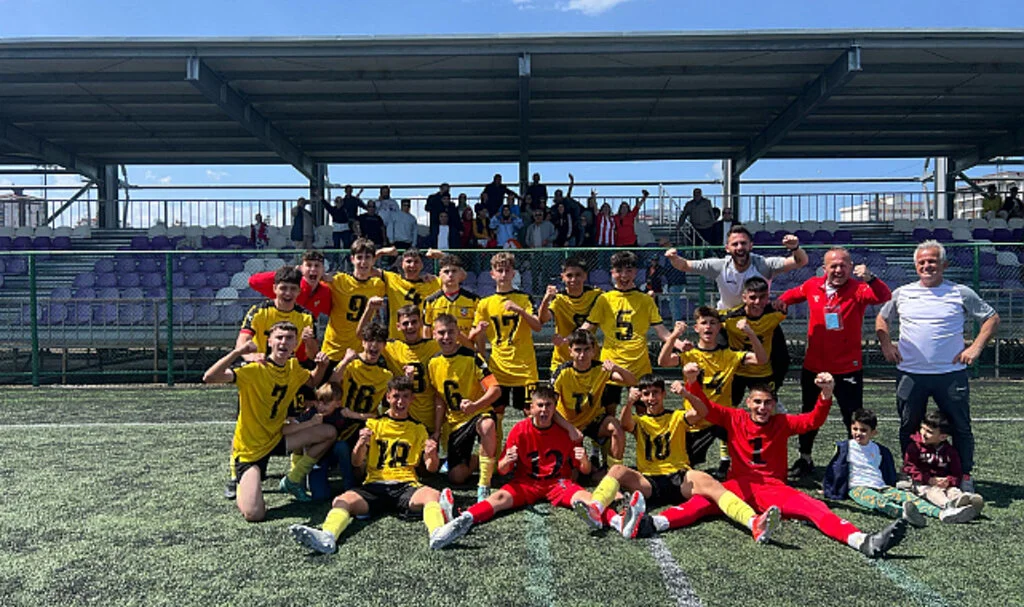 Kadıköyspor U16  takımı gözünü finale dikti