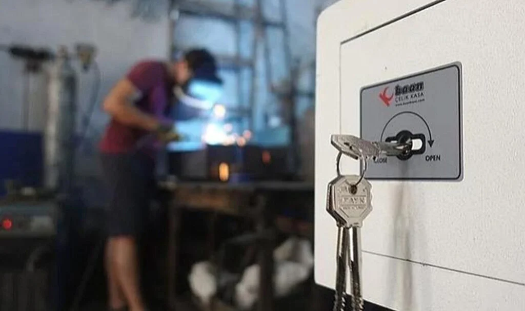 Kahramanmaraş'ta enkaz altından çıkarılan kasalar açıldı: İşte içinden çıkanlar