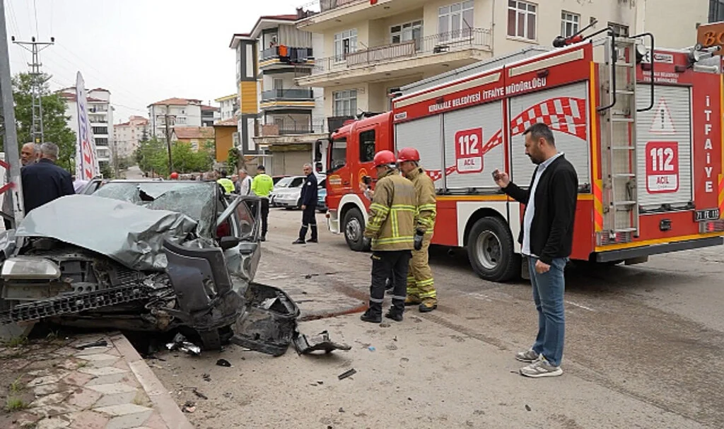 Kahreden Kaza: Baba Öldü, 9 Yaşındaki Kızı Ağır Yaralı
