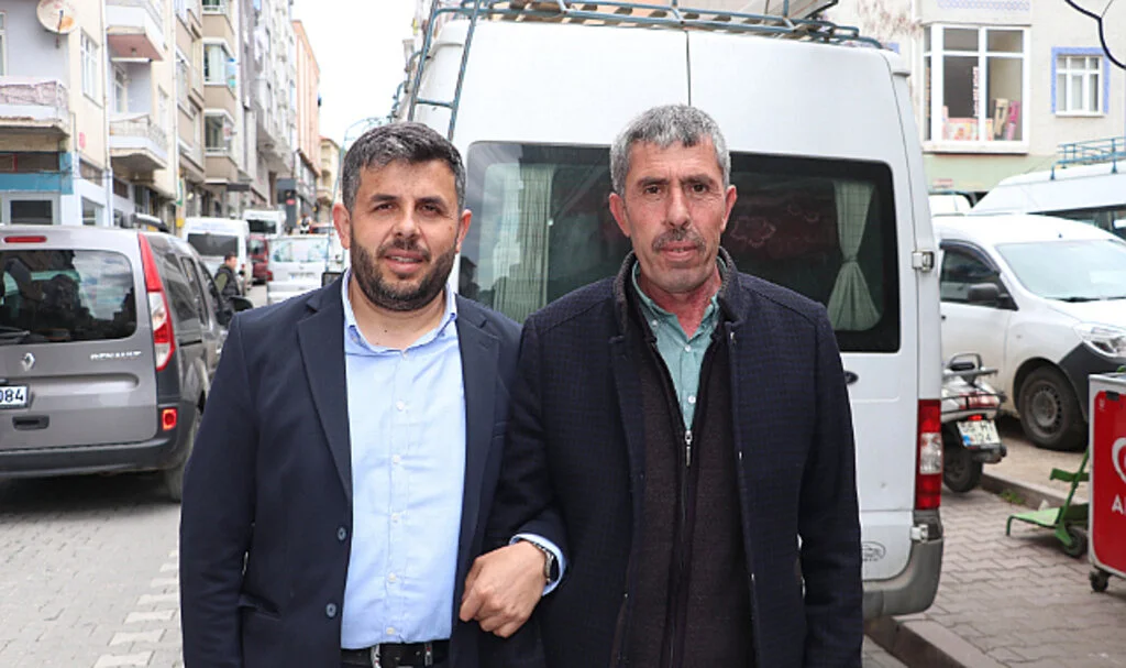 Kardeşlerin Muhtarlık Hikayesi: Bir Kardeş Doğduğu Mahallede, Diğer Kardeş Doyduğu Mahallede Muhtar Seçildi