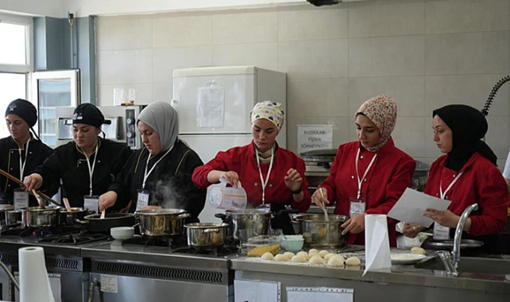 Liseli Şefler Türkiye Finalleri İçin Samsun'da Yarıştı