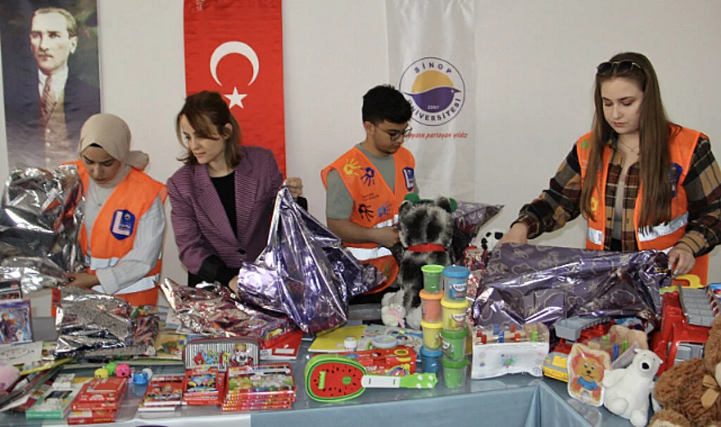 Lösemili çocuklara oyuncak topladılar